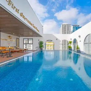 Отель Golden Lotus - Rooftop Bar Sea View, Дананг